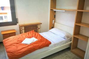 Posteľ alebo postele v izbe v ubytovaní Comfortable house near Esparreguera with city view