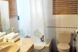 Kúpeľňa v ubytovaní Comfortable house near Esparreguera with city view + 12 fotografií