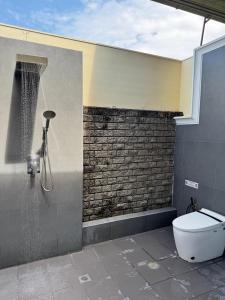 Ένα μπάνιο στο Ocean Villa Bang Tao Phuket