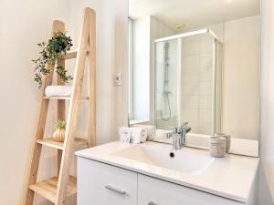 Koupelna v ubytování Le Reflet Doré - Familial - Spacieux - Central + 35 fotografií