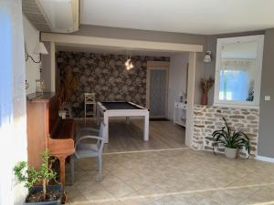 תמונה מהגלריה של Gite de Groupe Aux Instants Partagés בFontenay-sur-Vègre