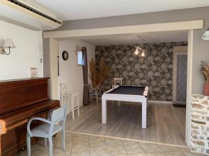 תמונה מהגלריה של Gite de Groupe Aux Instants Partagés בFontenay-sur-Vègre