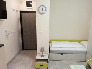 Ένα ή περισσότερα κρεβάτια σε δωμάτιο στο Апартамент тип хотелска стая