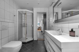 ห้องน้ำของ Northern Light Villa in Tromsø +30 ภาพ