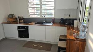 Una cocina o cocineta en Le cocouning