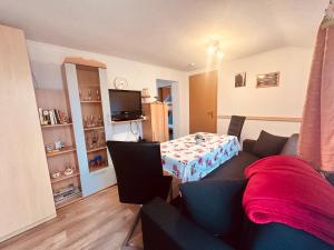 TV a/nebo společenská místnost v ubytování Ferienwohnung Nettelbeck + 8 fotografií