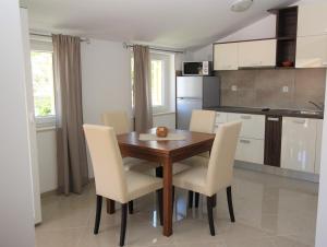 Gambar di galeri bagi Apartments Gorica 1 di Baška