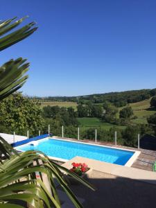 Bazén v ubytovaní Maison avec vue exceptionnelle et piscine privative alebo v jeho blízkosti