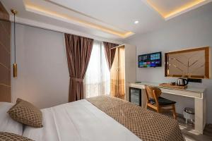 Cama ou camas em um quarto em Luxury Airport Hotel By Zazzoni-İstanbul Airport