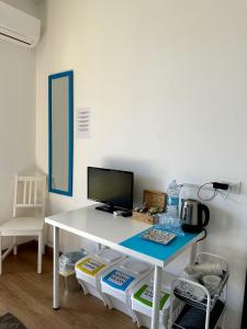 TV a/nebo společenská místnost v ubytování Garden House Alla Torre