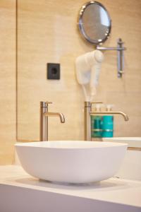 A bathroom at Silken Sant Gervasi