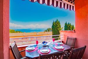 a table on a balcony with a view of the ocean at Appartamento Vista Mare - Spriano in Rio Marina