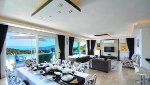 Posezení v ubytování Kalkan 4 Bedroom Villa 2630