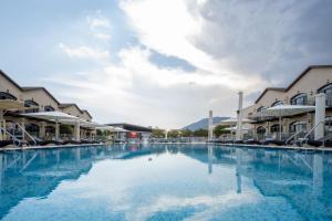Bazén v ubytování Galilion Hotel nebo v jeho okolí