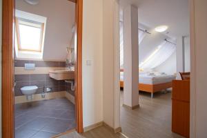 Koupelna v ubytování Wine Wellness Hotel Amande Hustopeče + 37 fotografií