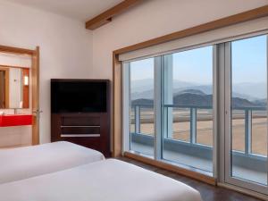 Postel nebo postele na pokoji v ubytování Ibis Fujairah