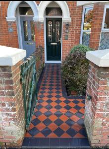 Majutusasutuse Quirky Victorian terraced property fassaad või sissepääs