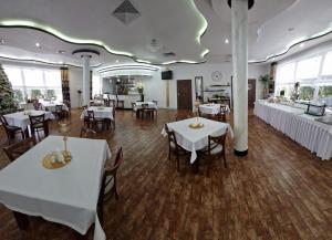 Restauracja lub miejsce do jedzenia w obiekcie Cynamon
