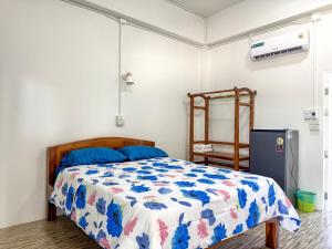 Ένα ή περισσότερα κρεβάτια σε δωμάτιο στο Jira Hotel