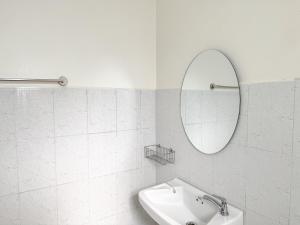 Ένα μπάνιο στο Jira Hotel