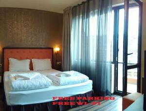 Postel nebo postele na pokoji v ubytování City Blagoevgrad Family Hotel