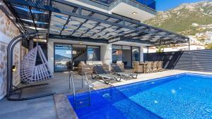 Bazén v ubytování Kalkan 5 Bedroom Villa 2833 nebo v jeho okolí