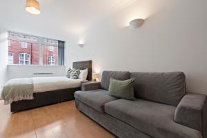 a living room with a couch and a bed at Leeds City Centre - Sleeps 5 - Free Parking in Leeds