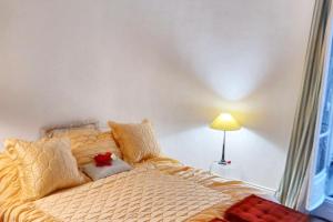 Posteľ alebo postele v izbe v ubytovaní Appartement cosy à Paris (Trocadéro) - 60 m² - ParkingEL