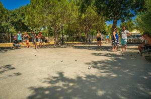 a group of people standing around in a park at ZEcamping animé dog friendly familial piscine couverte in Saint-Georges-dʼOléron