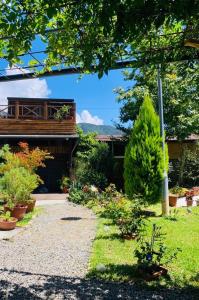 Κήπος έξω από το Lishan House