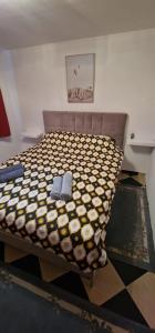 Ένα ή περισσότερα κρεβάτια σε δωμάτιο στο Wohnung in Nähe Maksimir 1Stock