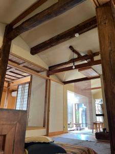 a room with wooden beams on the ceiling at 檸檬草ー奄美の自然の香る宿ー in Amami +16 photos