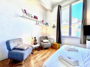 a bedroom with a bed and a chair at ApartHotel Riviera - LE COCON DE VICTOR - Grimaldi - Promenade des Anglais in Nice