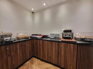 Kuchyň nebo kuchyňský kout v ubytování Carlton Hotel