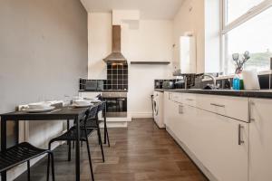 Kuchyň nebo kuchyňský kout v ubytování Deluxe Flat Near Tynemouth