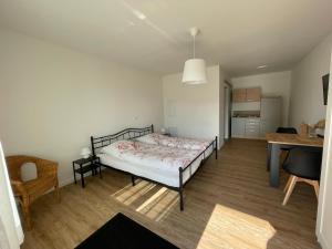 Katil atau katil-katil dalam bilik di Gästezimmer im Weingut Kissel +3 gambar