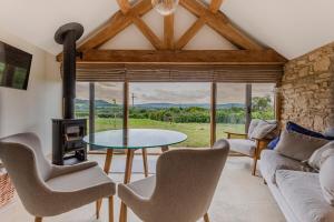 Χώρος καθιστικού στο The Cart Shed - romantic hideaway with a view!
