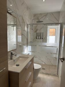 Ένα μπάνιο στο La Casita