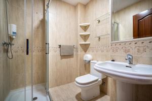 Ένα μπάνιο στο Apartamentos Capricho del Mar +99 φωτογραφίες
