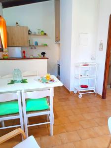 Kuchyň nebo kuchyňský kout v ubytování Elia House