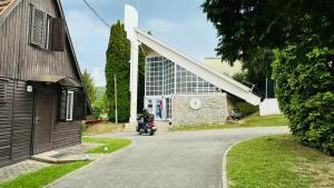 Vonkajšia záhrada v ubytovaní Horizont-idéző ParkMotel