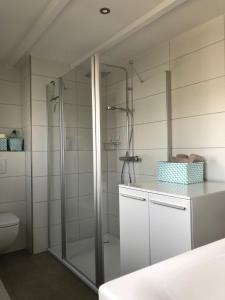 Koupelna v ubytování Freistehendes Ferienhaus Mit Garten