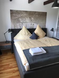 Postel nebo postele na pokoji v ubytování Freistehendes Ferienhaus Mit Garten