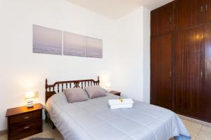 Ένα ή περισσότερα κρεβάτια σε δωμάτιο στο Acogedor apartamento céntrico.
