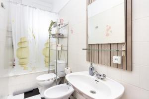 Ένα μπάνιο στο Acogedor apartamento céntrico. +16 φωτογραφίες