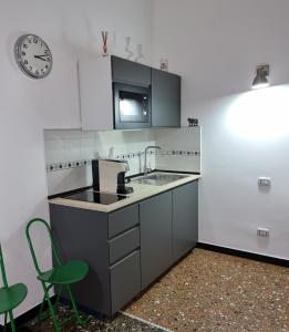 Cuisine ou kitchenette dans l'établissement Affittacamere House LeoMar di Sara