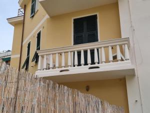 Balcon ou terrasse dans l'établissement Affittacamere House LeoMar di Sara