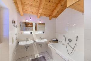 Ένα μπάνιο στο Ferienhaus Alpenliebe in Grainau +23 φωτογραφίες