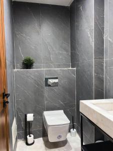 Un baño de Royal CinemaBedroom Gueliz Center