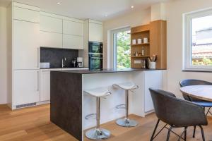 Η κουζίνα ή μικρή κουζίνα στο Ferienwohnungen Friedenshöhe in Oberammergau